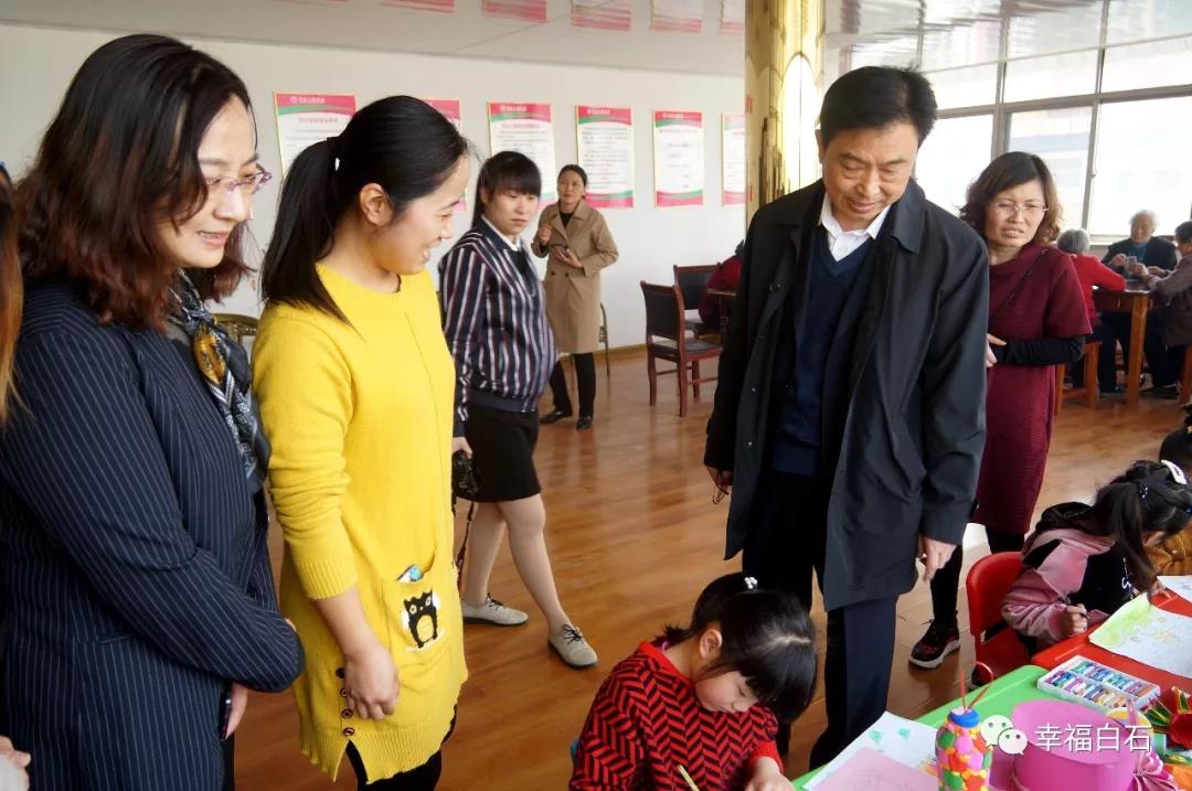 济宁市妇联副主席蔡同芝一行到白石镇调研妇女儿童家园建设工作